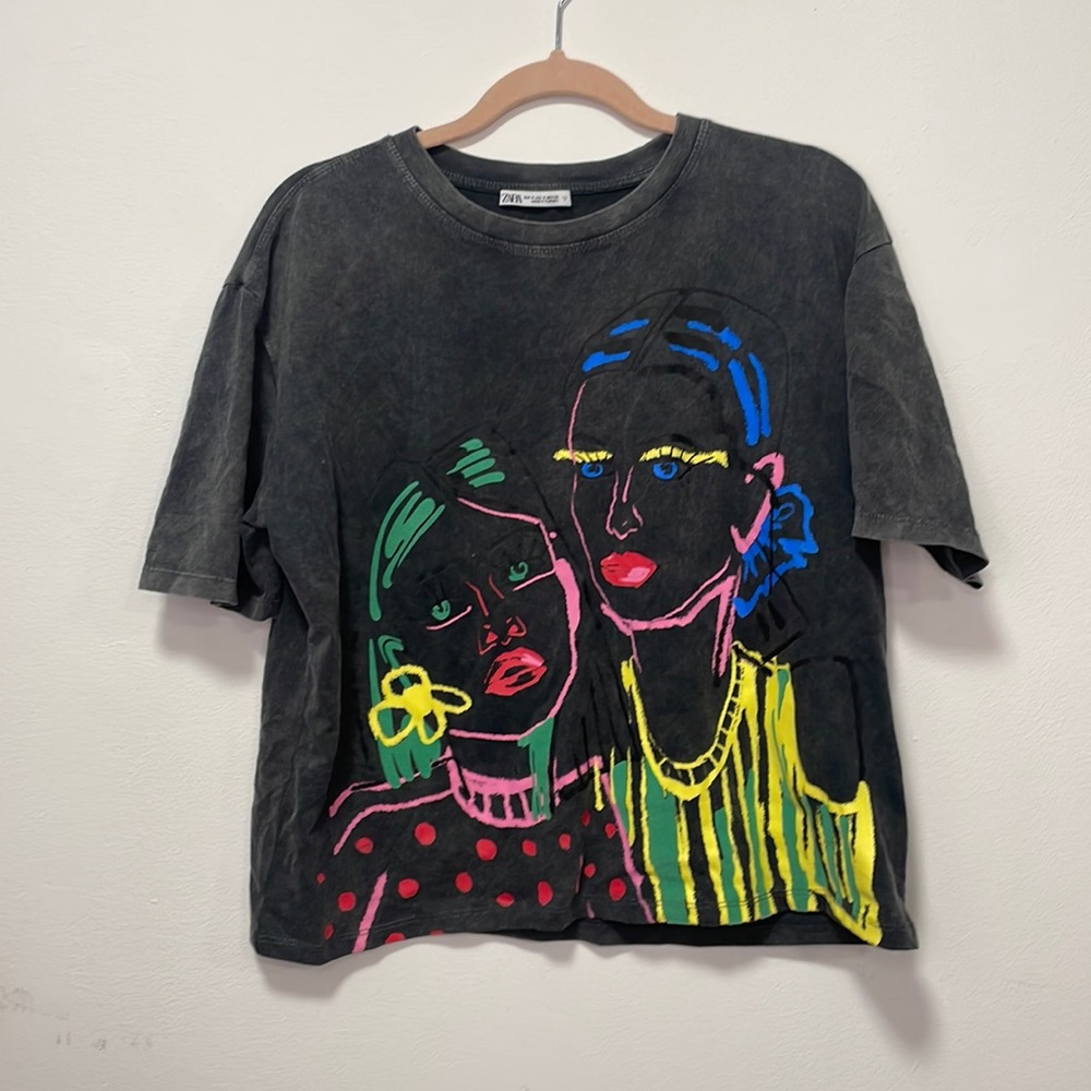 Zara Woman Face Outline Tee Grey Anthracite Extended Crop Tee in Medium